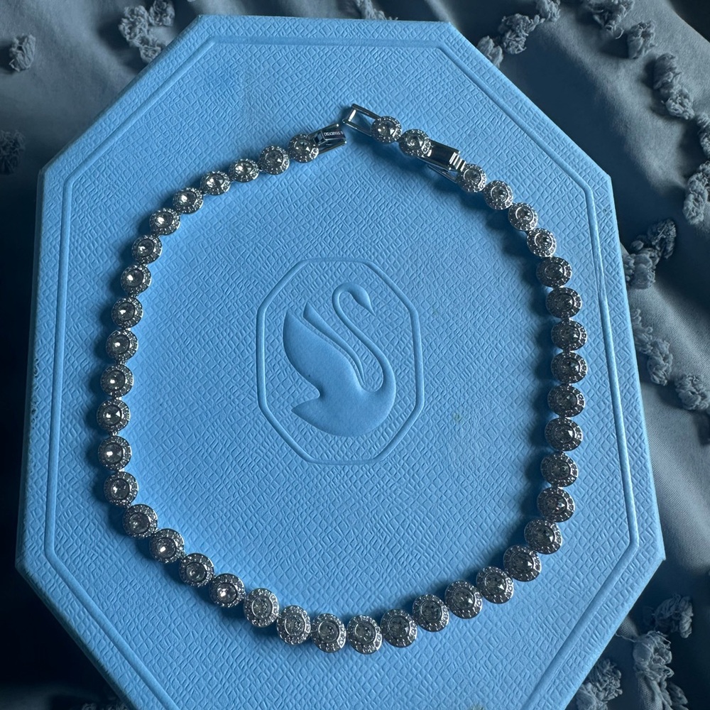 Swarovski Silver Crystal Necklace 

Never worn